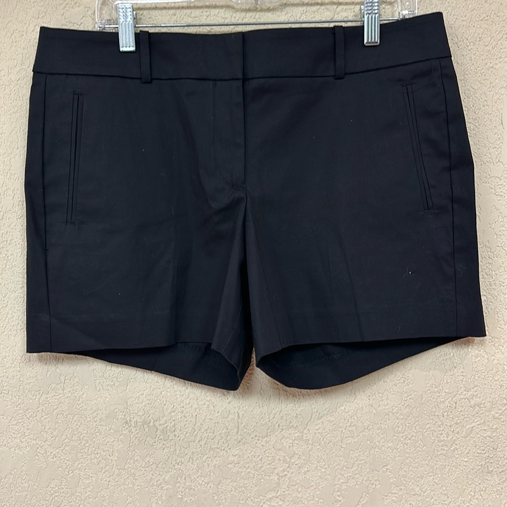 Ann Taylor NWT black Devin Fit metro Shorts size 12